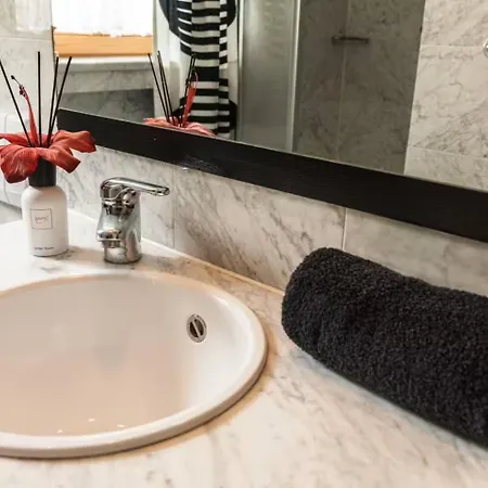 Alpine Escape - 2bdr, Jacuzzi & Sauna Appartement *