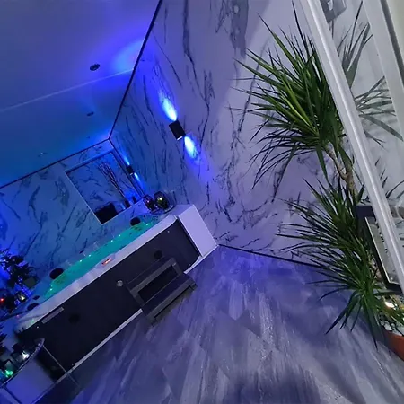 Alpine Escape - 2bdr, Jacuzzi & Sauna Appartement